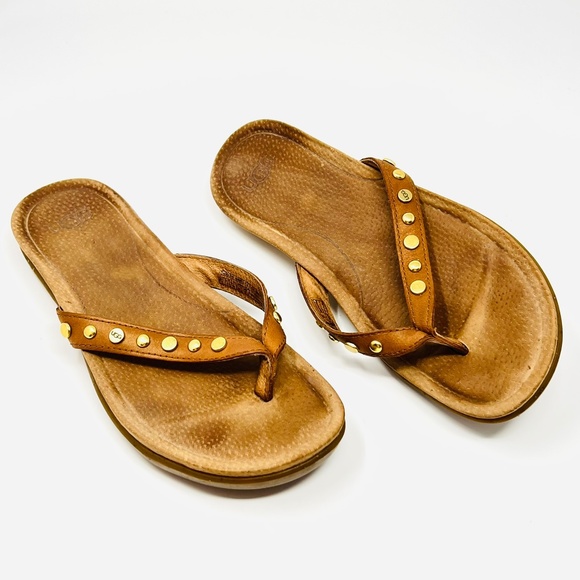 UGG Shoes - UGG Women's Lyndi Chestnut with gold studs leather thong sandals size 7